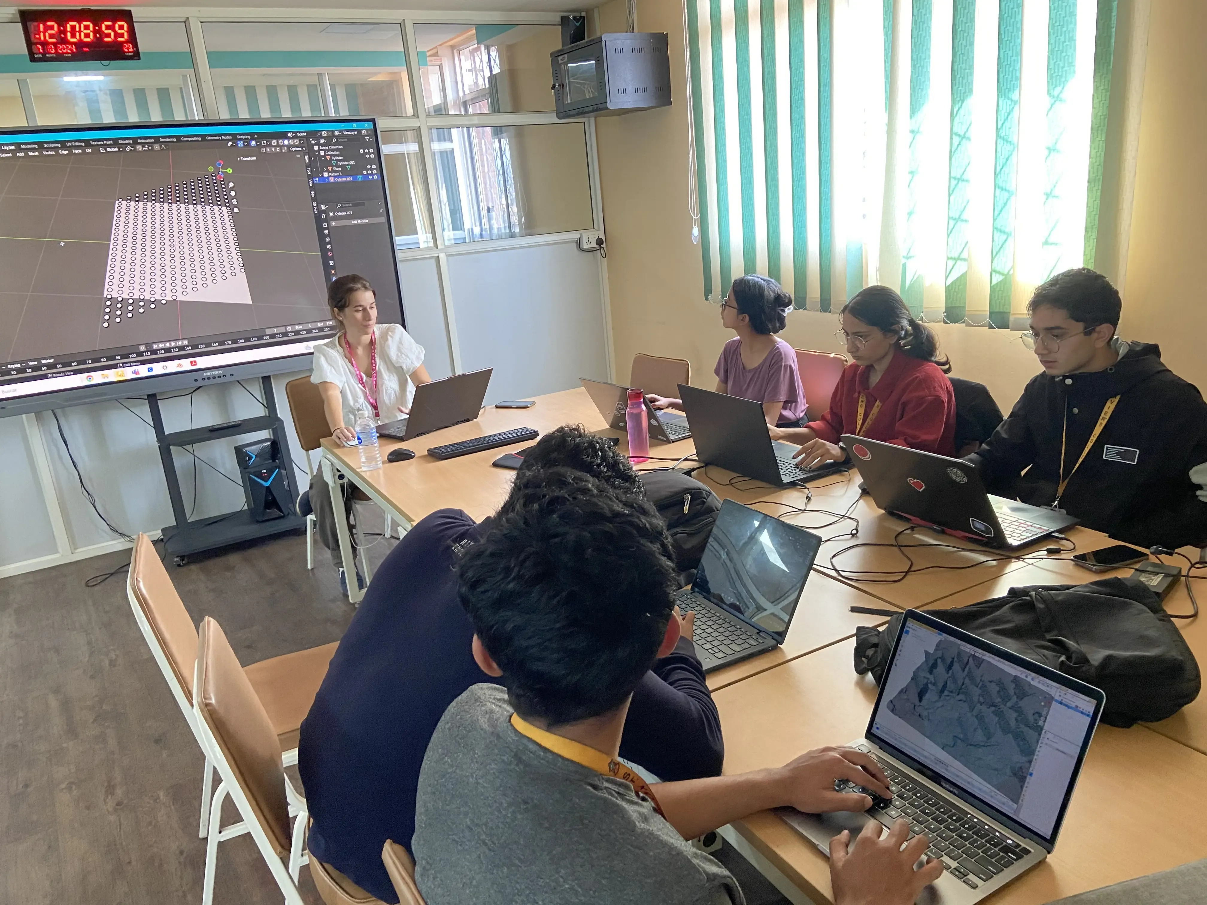 Our Intern Design Instructor (2024/25) Gala Cervera is guiding and instructing around 5 project members from computer team to use 3D designing software.