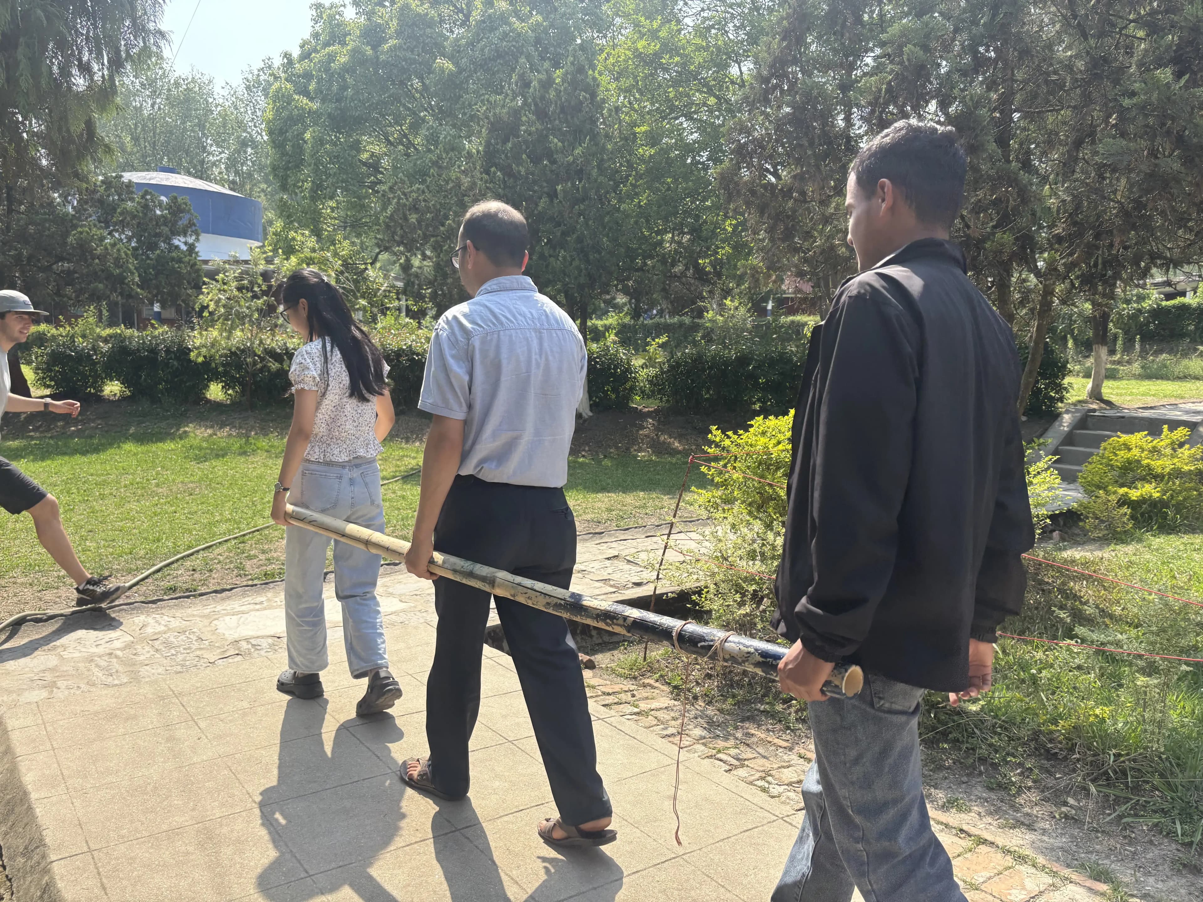 One of the group is using the Spanish technique of guiding during the trekking. Here two of the guides are holding either sides of the long stick and a pair with visual disability is holding the stick in-between.