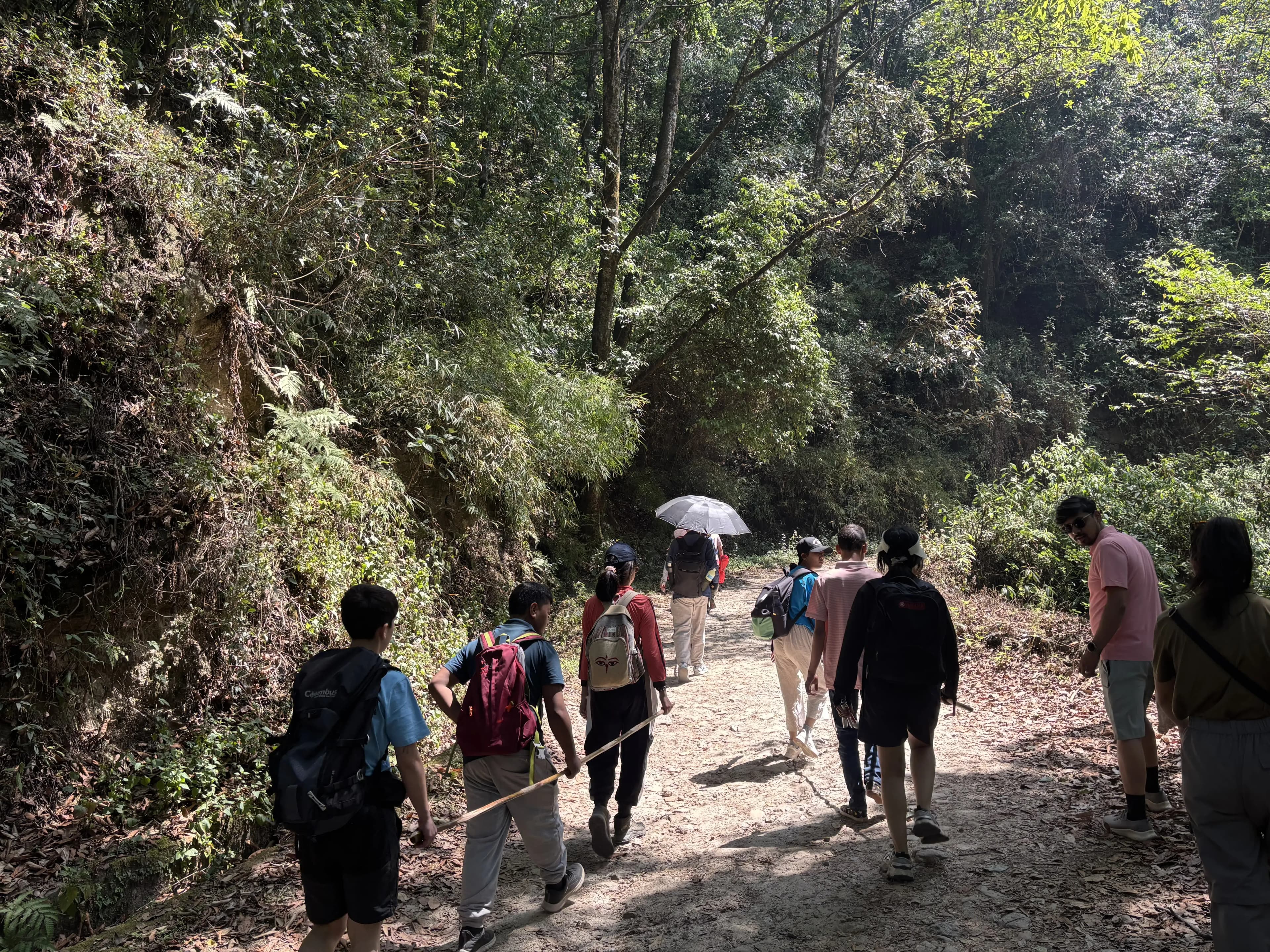 All the groups are hiking using the traditional Spanish style of guiding persons with visual disabilities in the mountain.