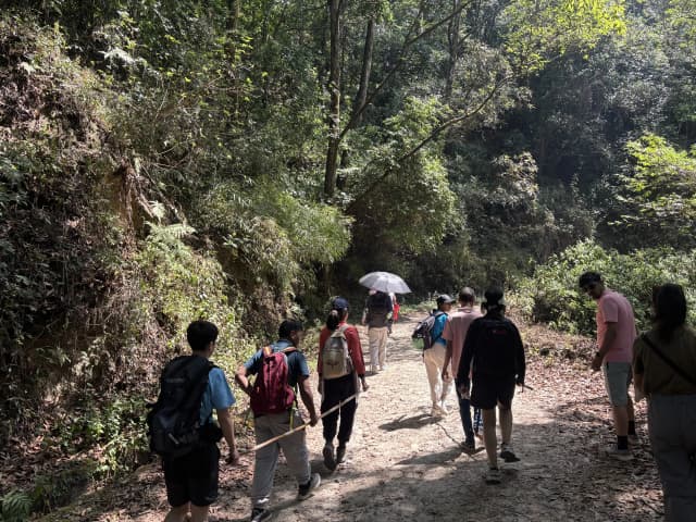 All the groups are hiking using the traditional Spanish style of guiding persons with visual disabilities in the mountain.