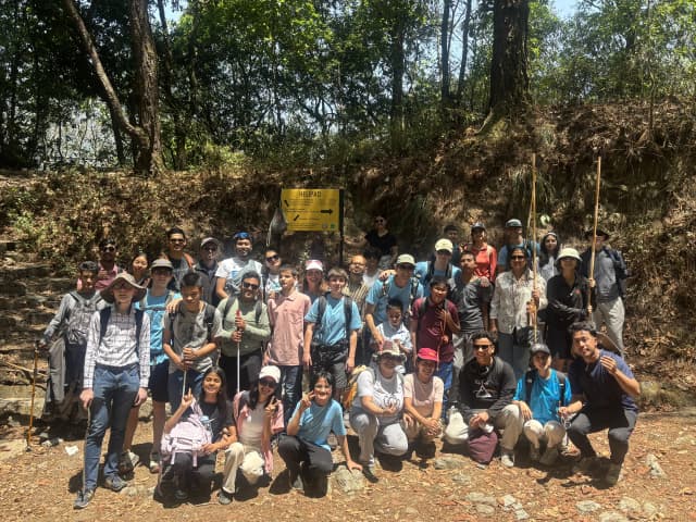 A group picture of around 42 individuals including project members, teachers and students with visual disabilities from Lab Schools, Spanish volunteers and facilitators, representative from Access Nepal and members of CFC. In background the signboard showing the map to reach different destination inside the National Park is observed.