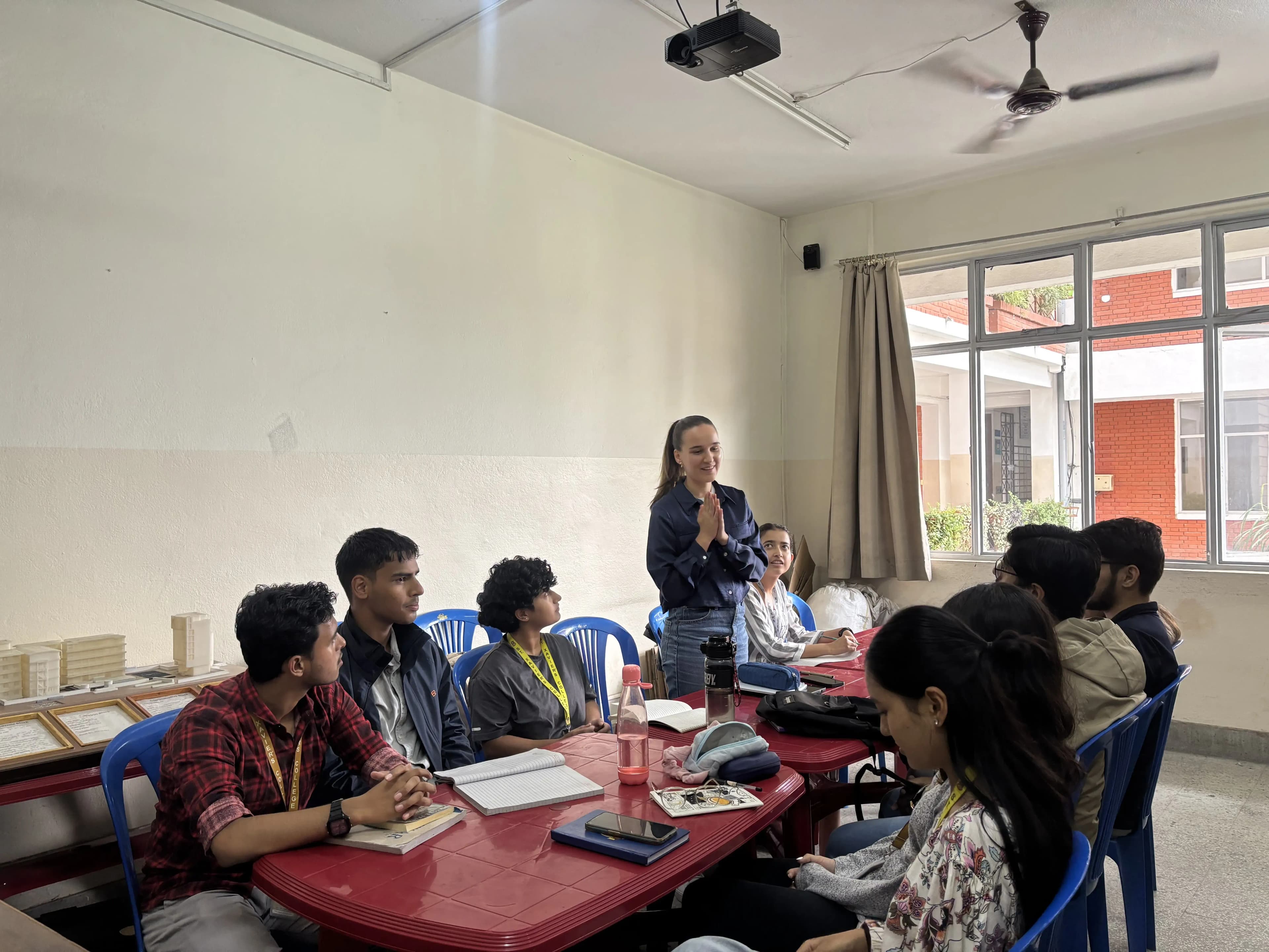 Ms. Inés - Intern Design Instructor (2025/26) is giving her introduction. There are 9 other participants listening to her.