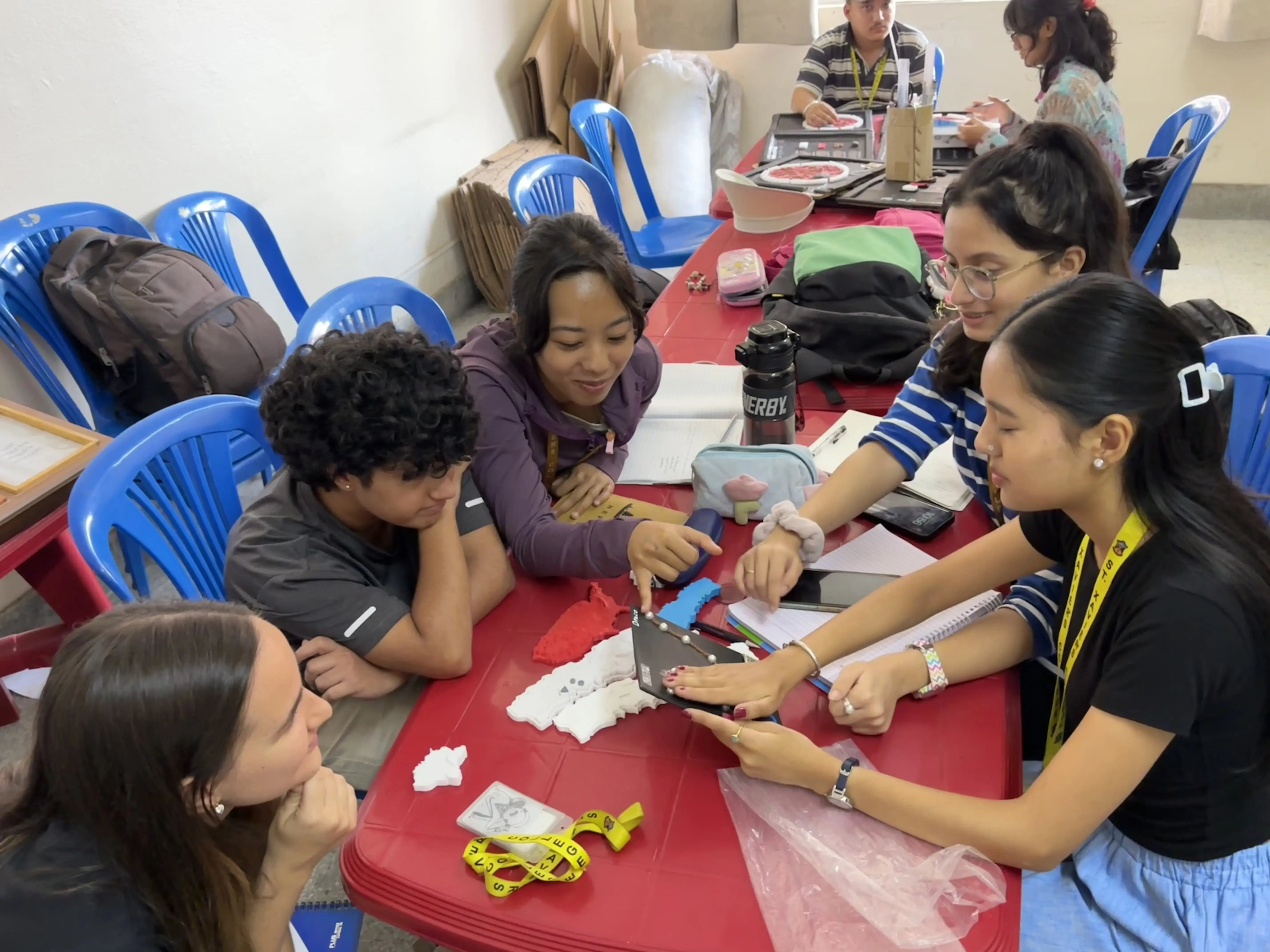 Participants are exploring the 3D model of constellation.