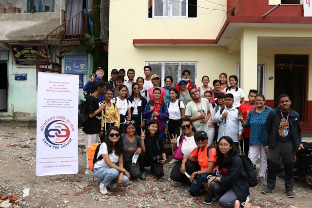 Group picture of all the participants with visual disabilities, their guides, teachers of Laboratory School, Videographer Ms. Subi Blon, Fanny Collado the president of Expedición Solidaria and organizational members of CFC.